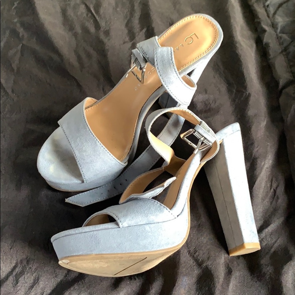 Gorgeous baby-blue high heels!